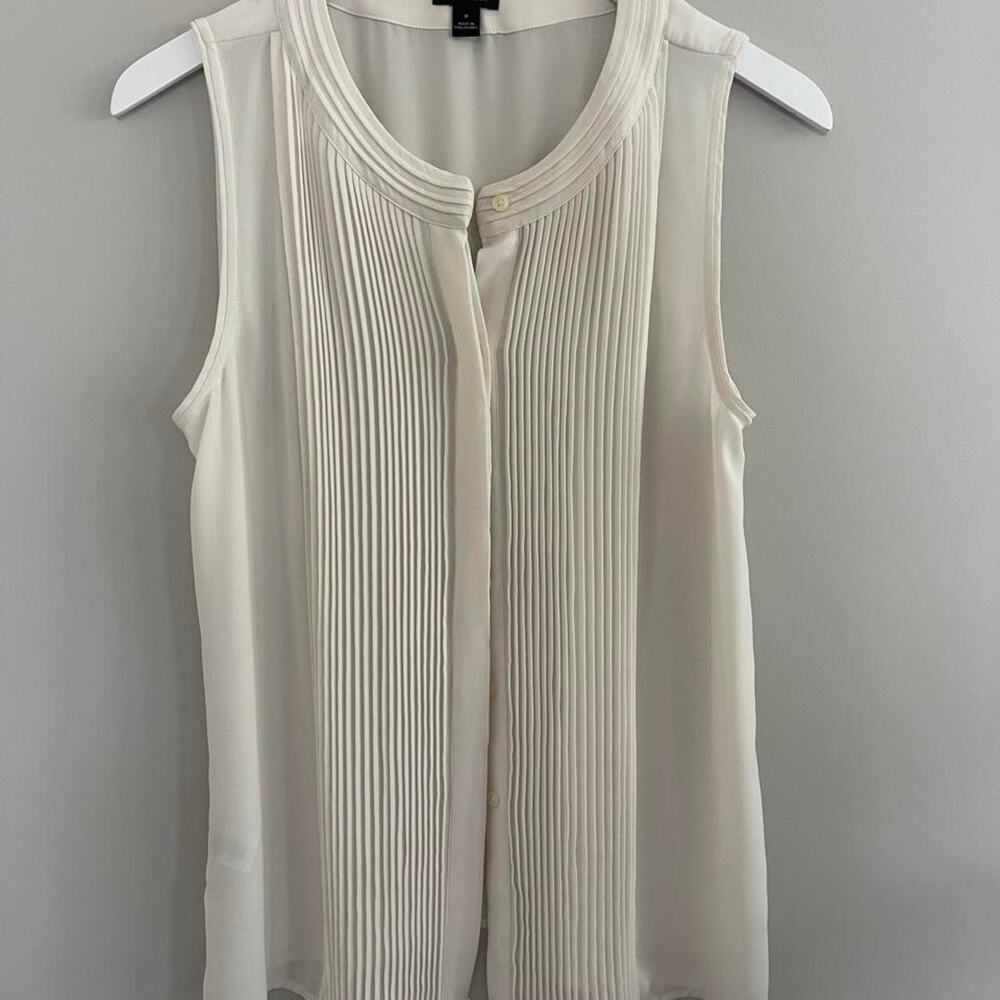 Ann Taylor Ivory Pleated Sleeveless Blouse – Size Medium